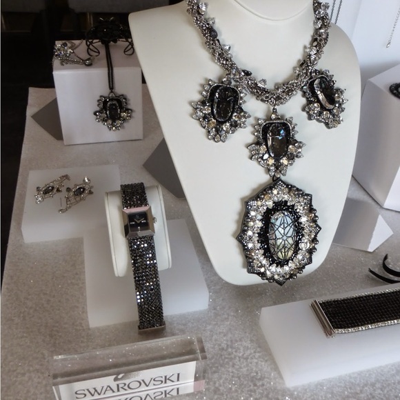 RARE Authentic Swarovski large black diamond Collar necklace. - Picture 3 of 16